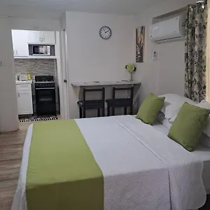 Michand Guest Apartment: Cozy Airport-adjacent Apartment