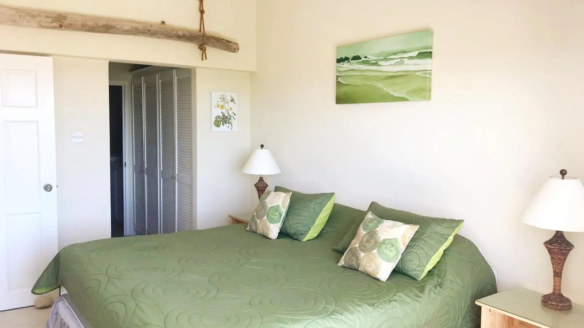 5 Seawinds Apartment Christ Church 0*,
